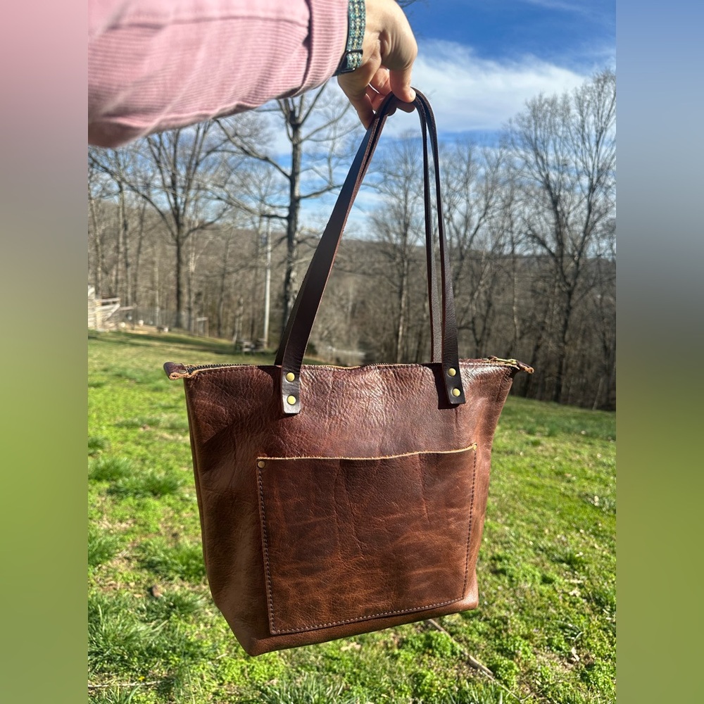 Portland Leather Med Zip Tote - Badlands